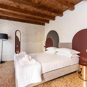 palazzo-miracoli-apartments.hotelslidodijesolo.com/