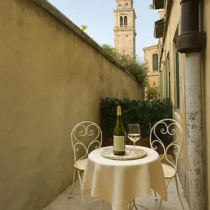 calle-de-le-pazienze-apartments.hotelslidodijesolo.com/